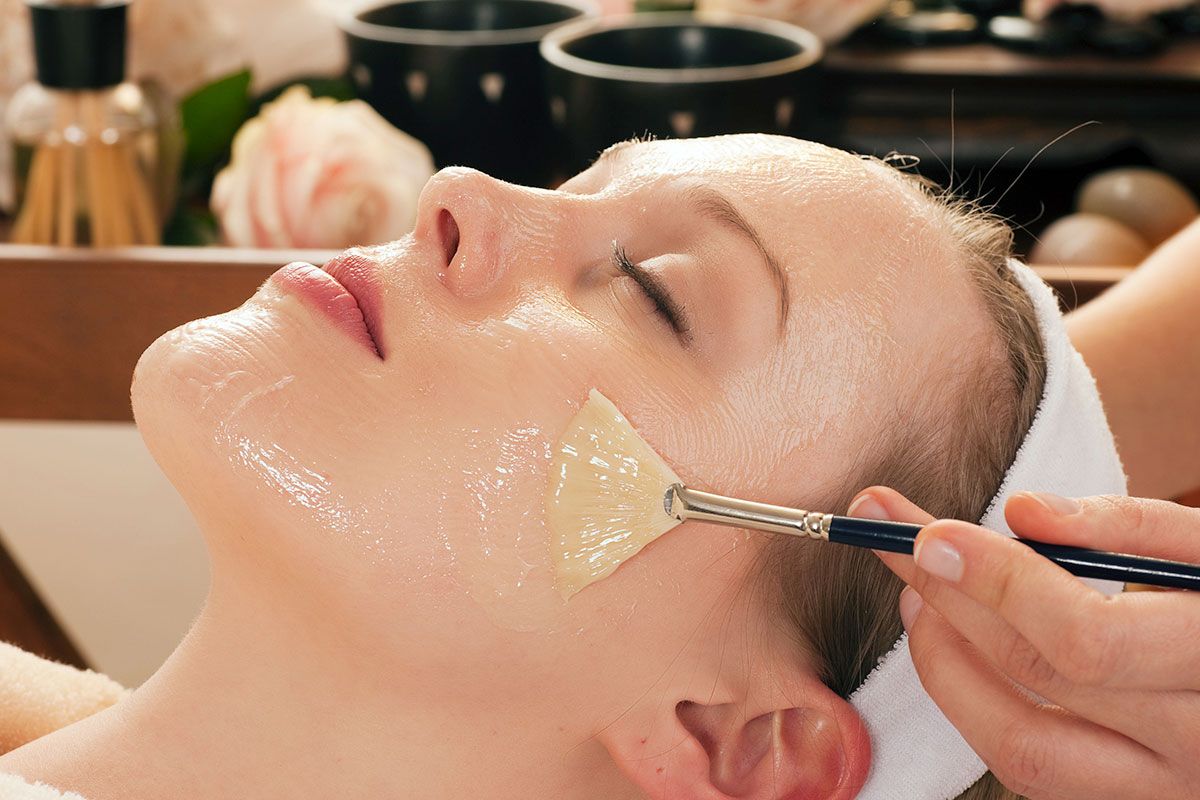 Как ухаживать за кожей после пилинга лица