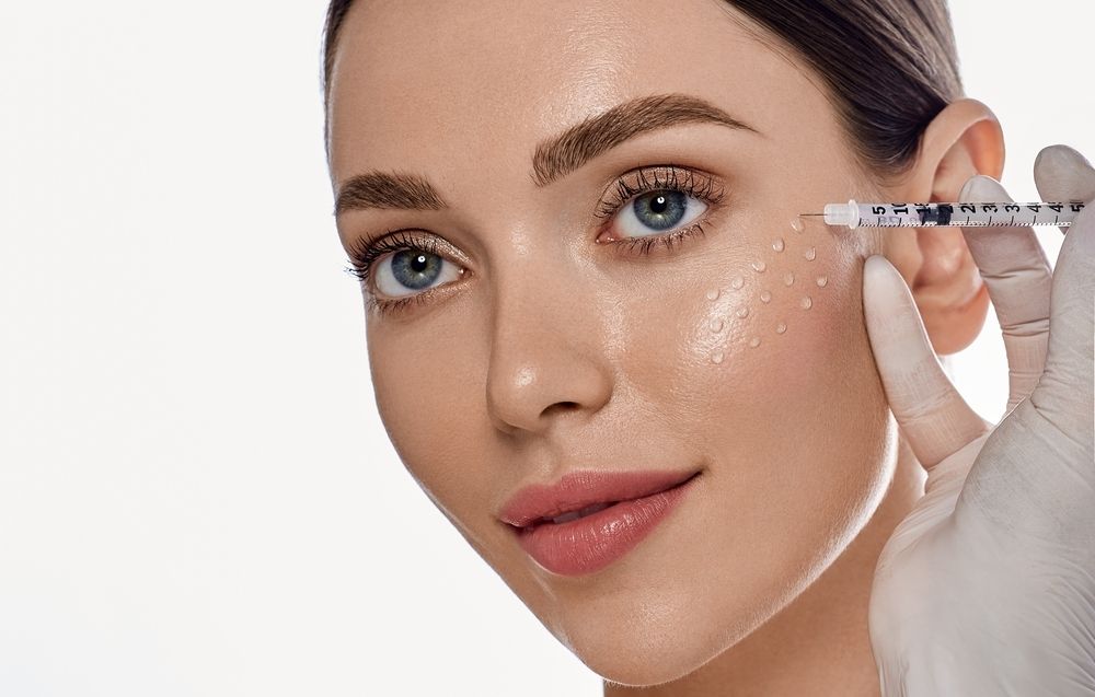 Гиалуроновая кислота: что это такое и как она работает в косметологии